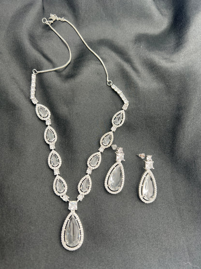 Single layer teardrop style Necklace